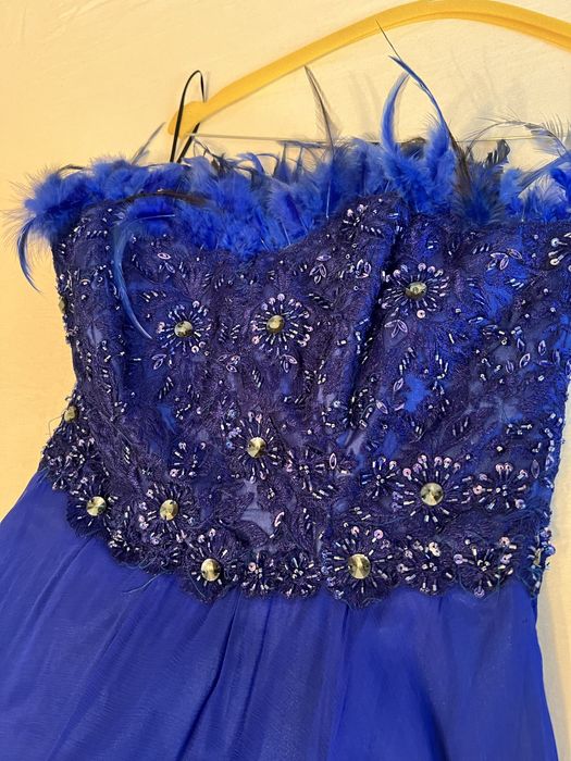 Rochie de seara cu pene si broderie cu paiete