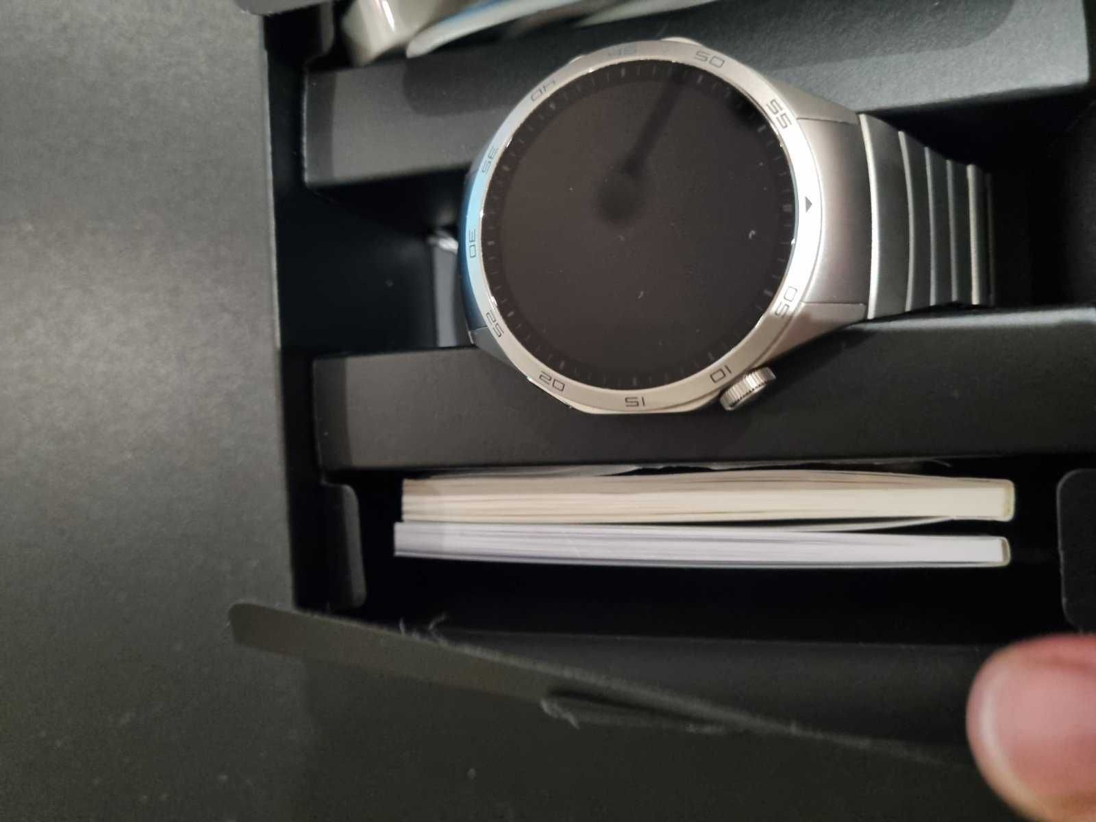 Продавам мъжки часовник HUAWEI WATCH GT 4