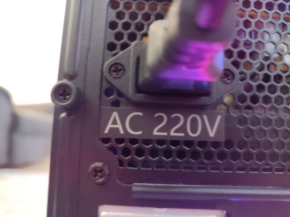 PC Gaming i7 16GB RAM OK pt Fortnite LoL școală proiecte filme

---

?