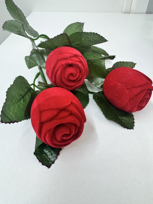 Продам  футляр розы