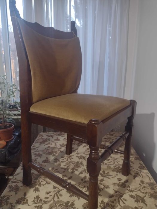 Masa extensibila din lemn masiv cu 6 scaune