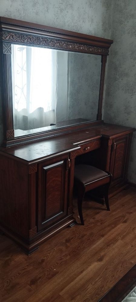 Продаю спальную мебель