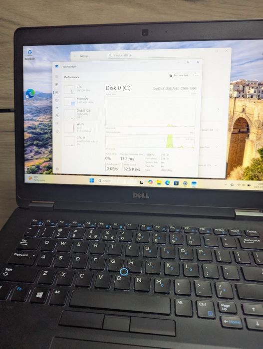 Dell bussines i5 8gb 256ssd cartela sim