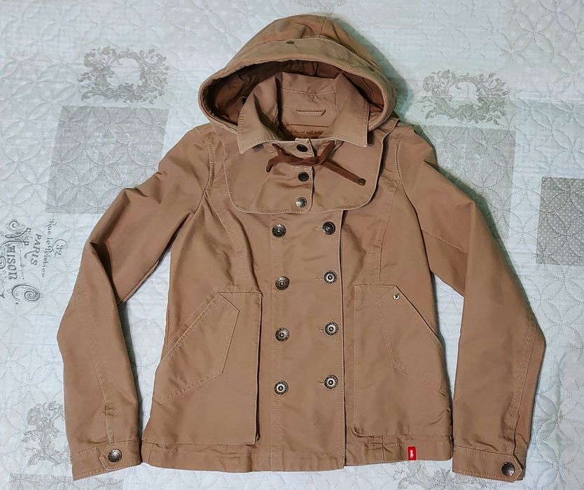 Готино яке на Esprit, р-р М, много красив цвят