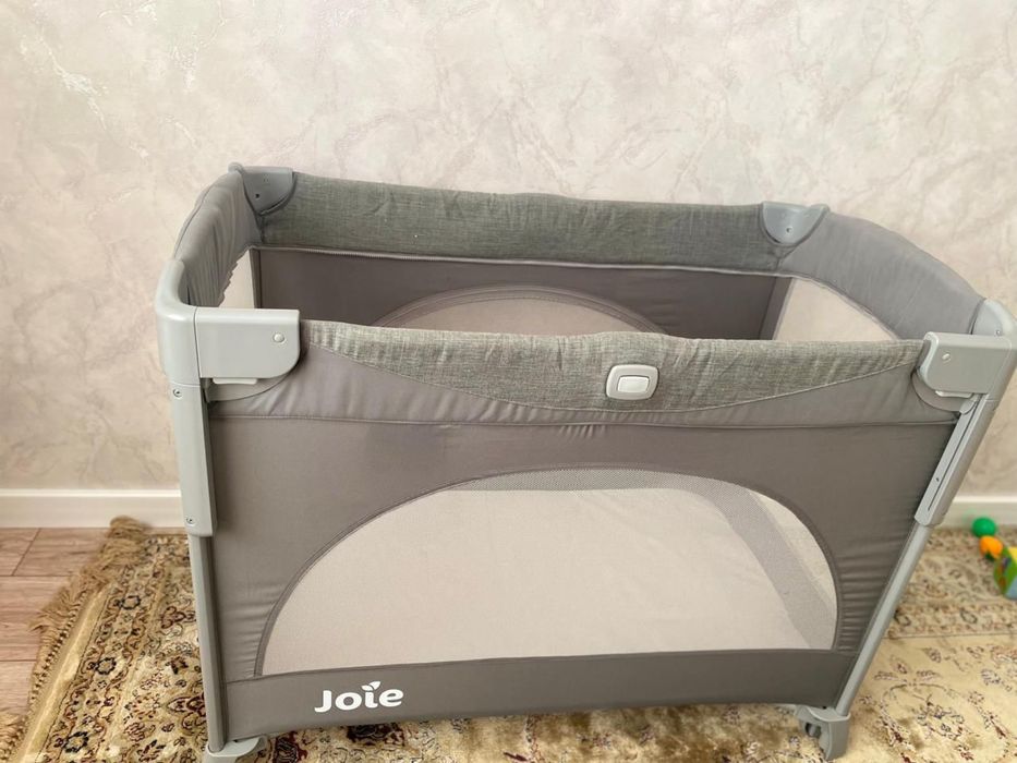 кровать-манеж, в подарок двухсторонний коврик и манеж