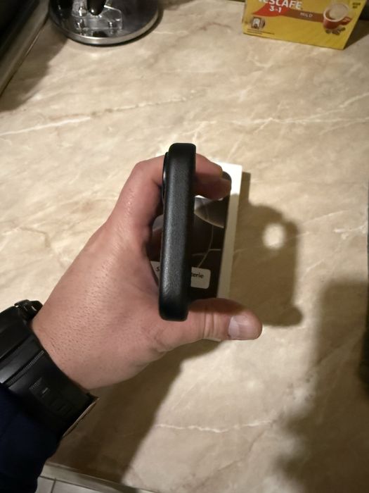 Vand husa de piele  de iphone 16 cu mag safe ca noua