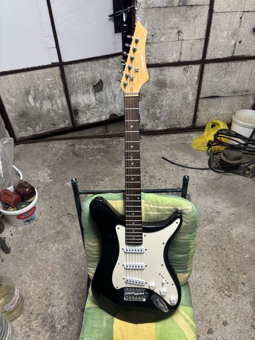 Работеща немска бас китара