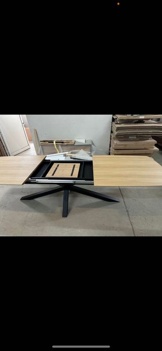 Маса дъбова с метални крака