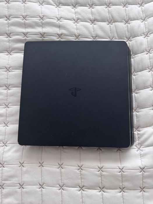 Ps4 500gb slim izpolzvan v perfejto sustoqnie