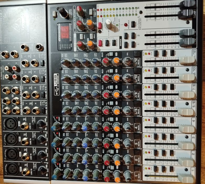Микшерный пульт Behringer