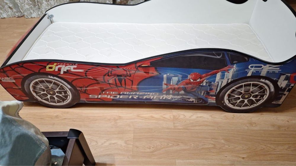 Кровать машина детская