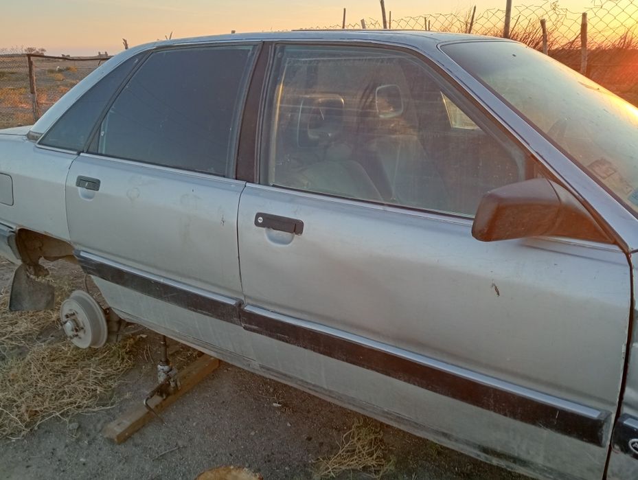 Продается Ауди 100на разбор