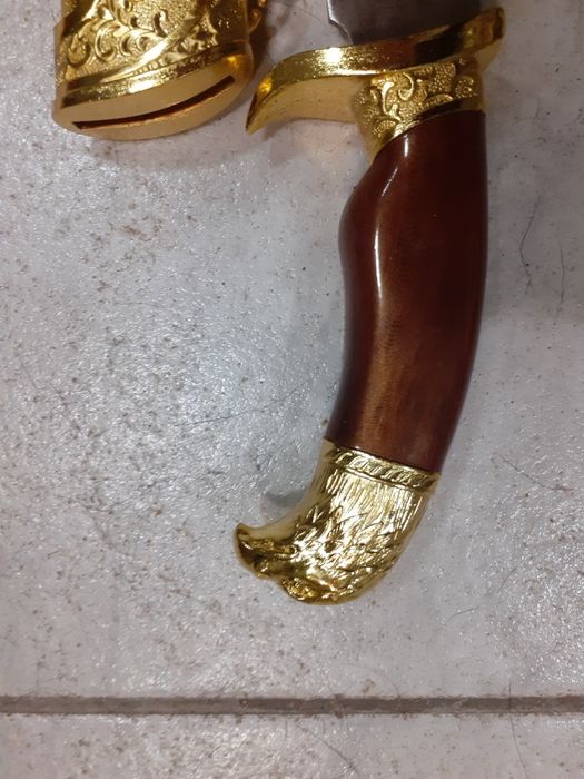 Красив нож,кинжал ,кама,сабя,щик,ятаган,острие