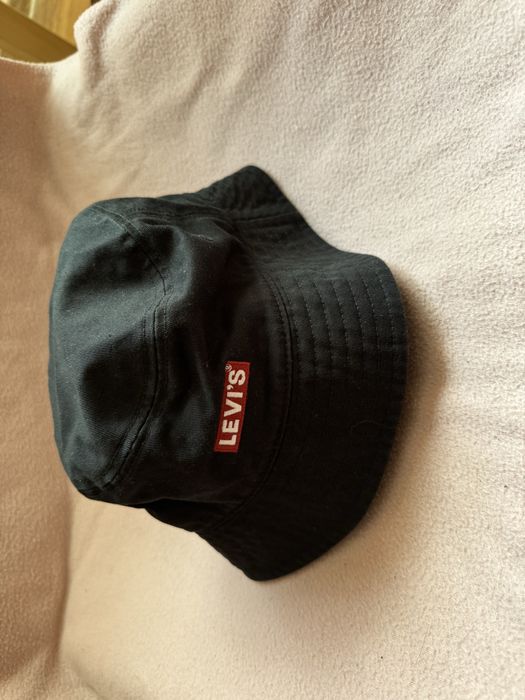 Levi’s bucket hat