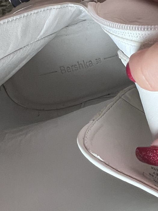 Vand bocanci pentru femei