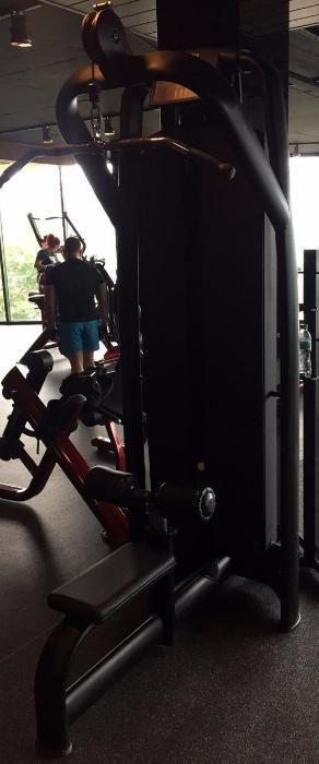 Фитнес уред Technogym Lat Machine