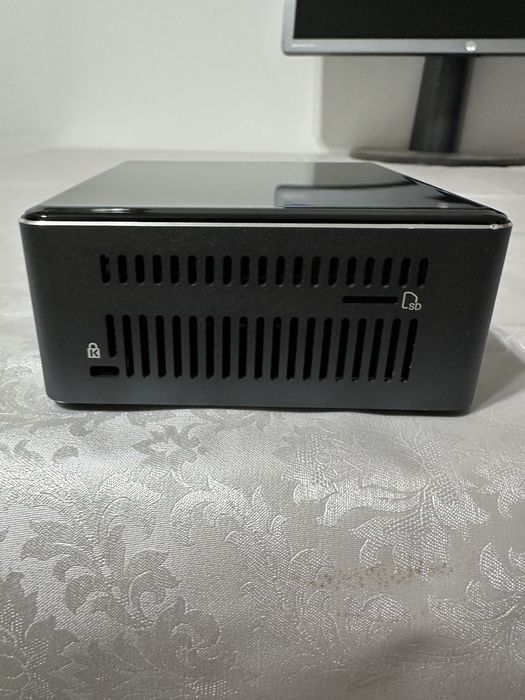 Intel Nuc i7-7567U 8GB RAM DDR4 SSD M.2 256gb