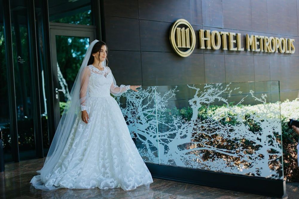 Rochie mireasă, cerc și voal