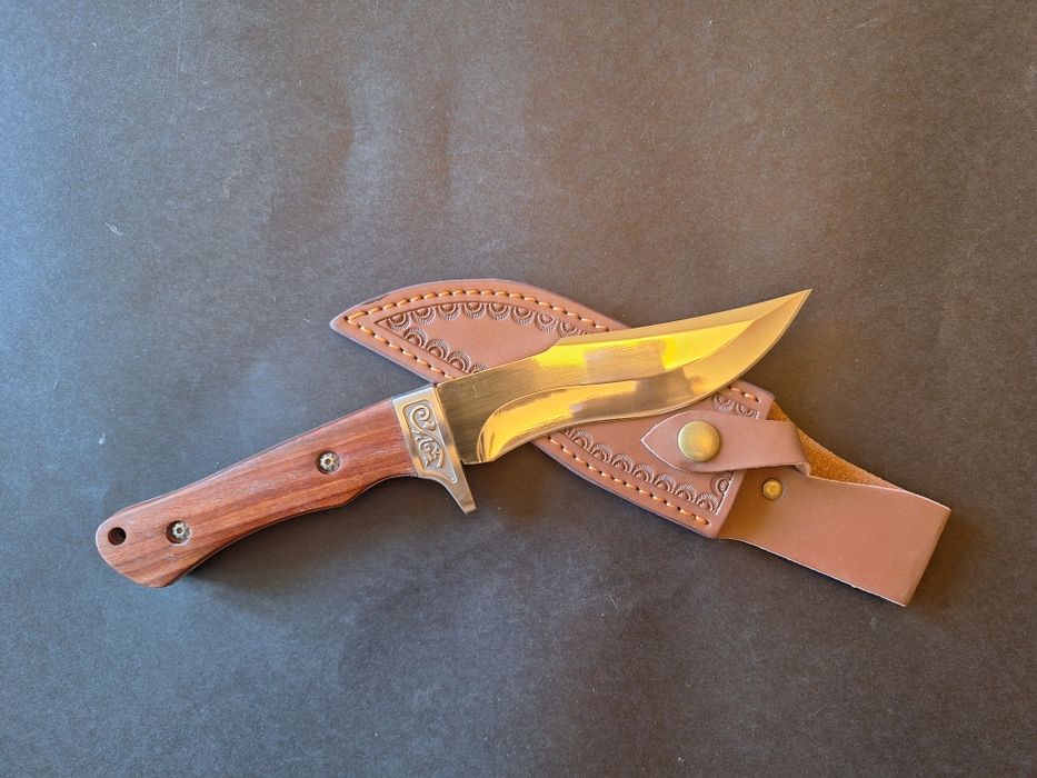 Ловен нож с кожена кания