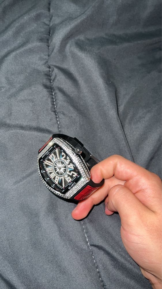 Pintime diamond watch
