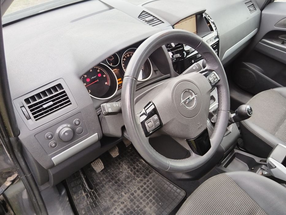 De vânzare Opel Zamfira 1.9