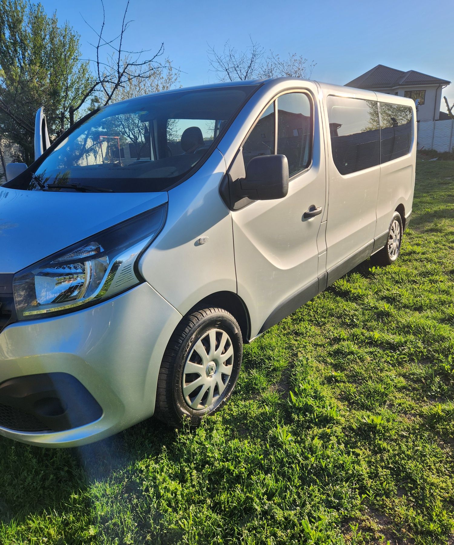 Vând Renault Trafic 7+1 an 2015