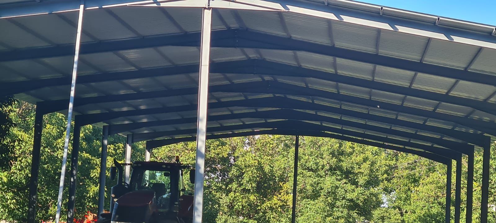 Vand hale metalice in ateliere cu sudori profesionisti si