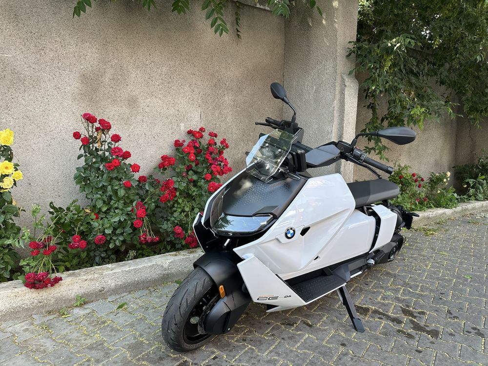 BMW CE 04 scuter electric NOU!