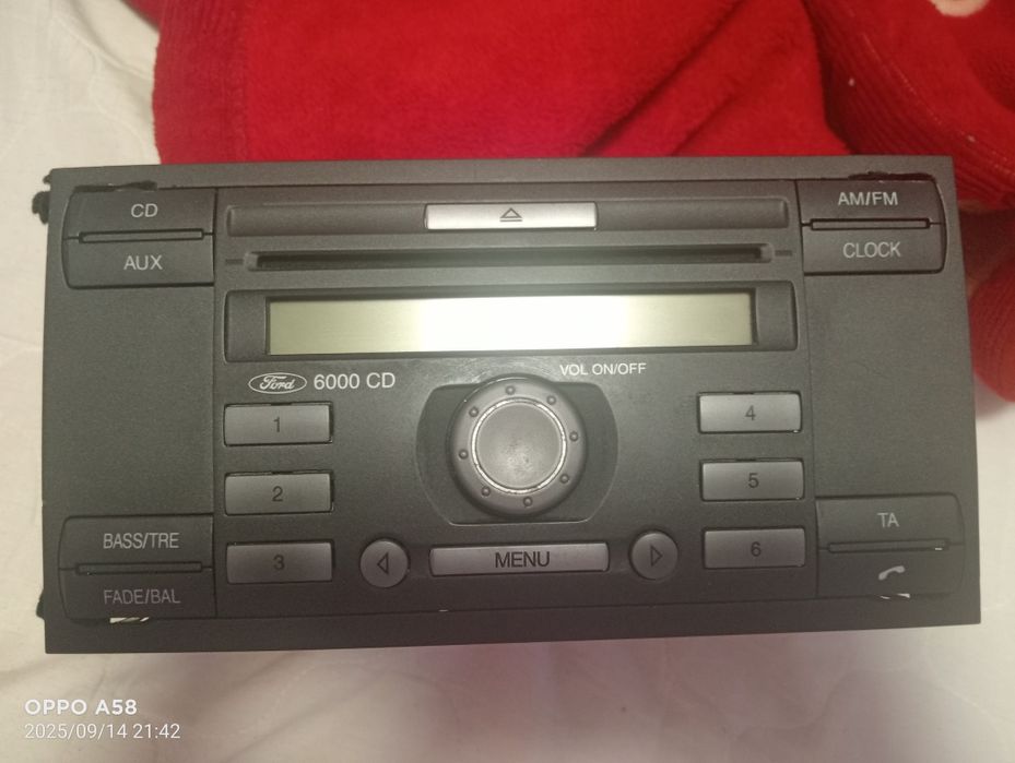 Vând casetofon auto Ford focus