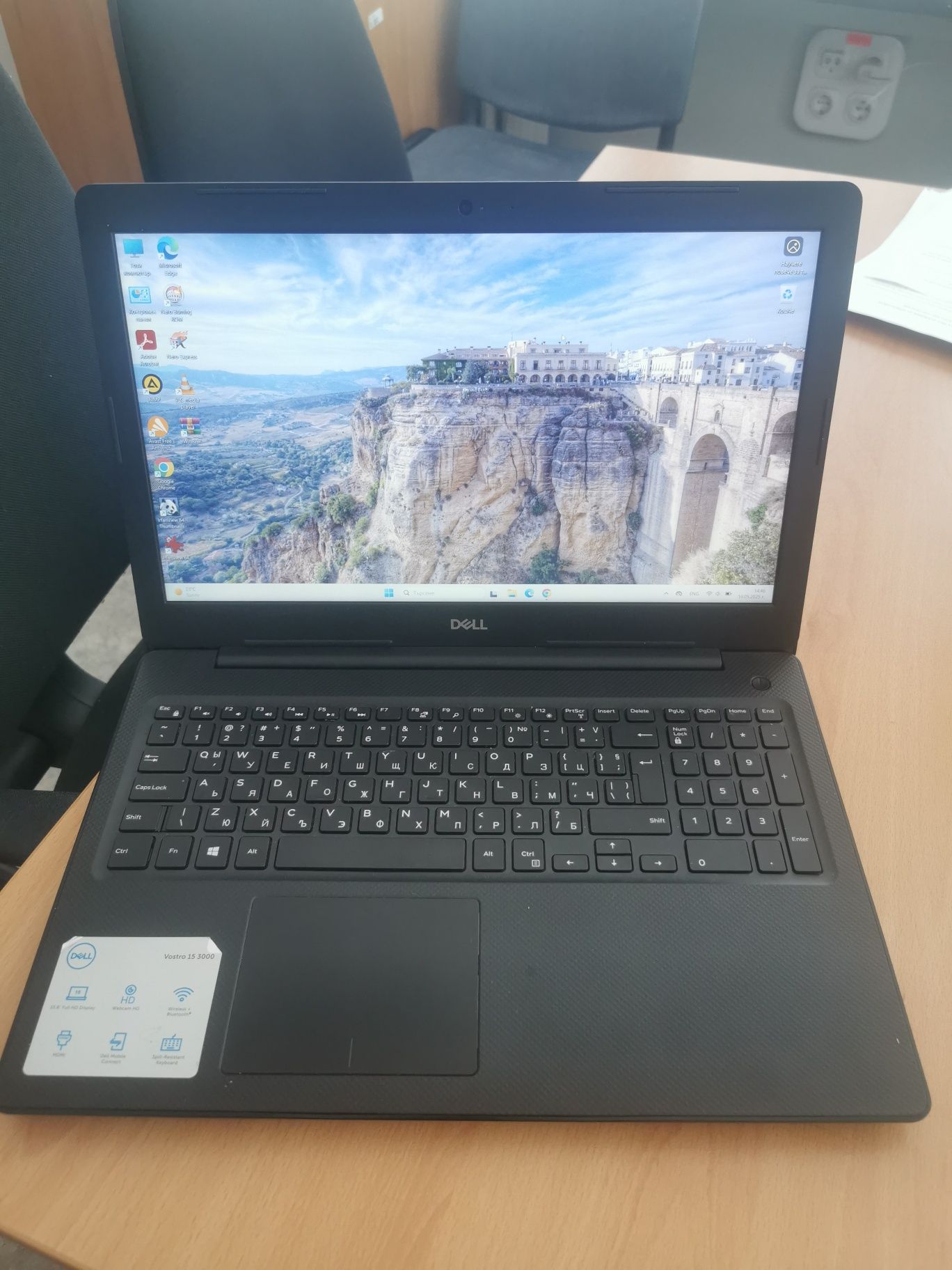 Лаптоп DEll Vistro 15 3000