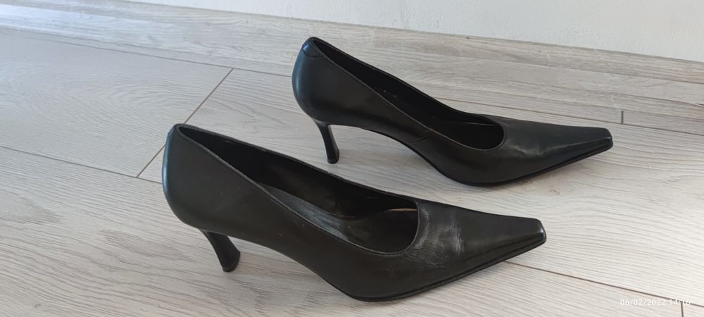 Pantofi de damă din piele (marimea 38)