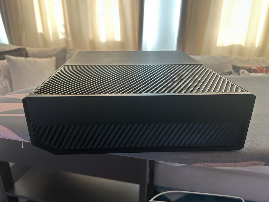 Vand xbone one folosit