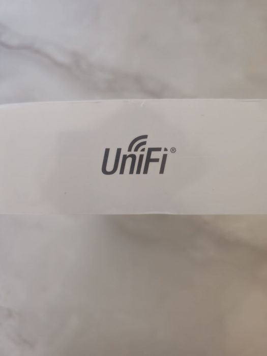 Vând amplificator range extender Ubiquiti UniFi In-Wall HD (UAP-IW-HD)