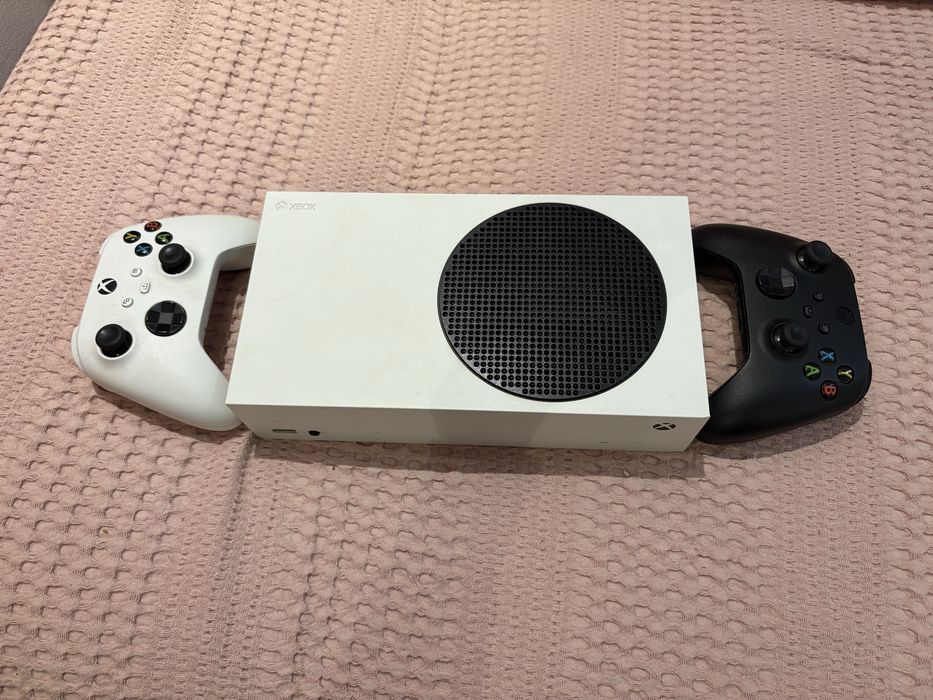 Vand xbox series s 512gb cu 2 controllere