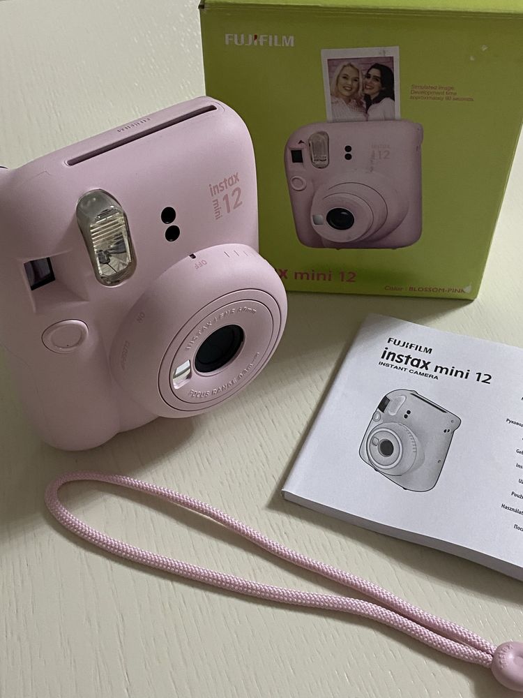 Продам instax mini 12 новый