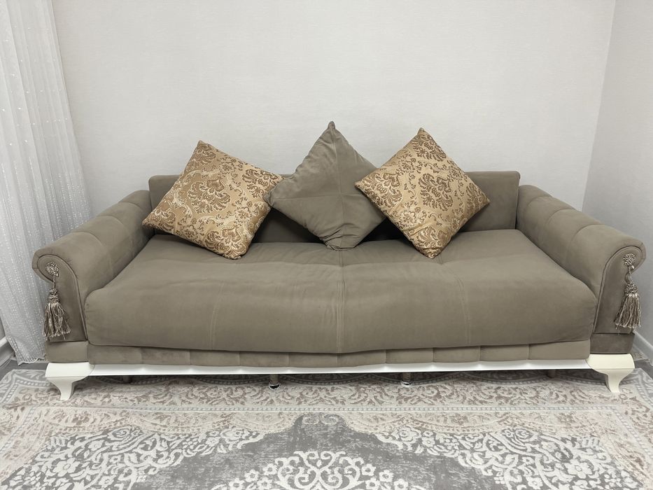 Продам диван длина 2.20 ширина 1,0 м