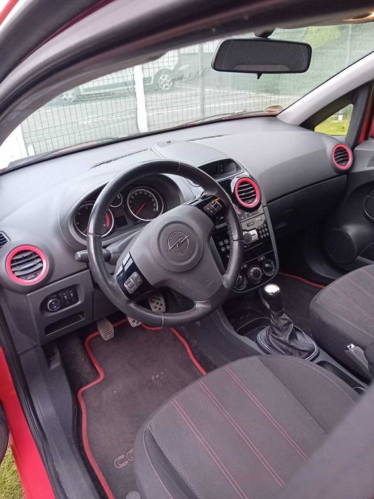 Opel corsa red edition