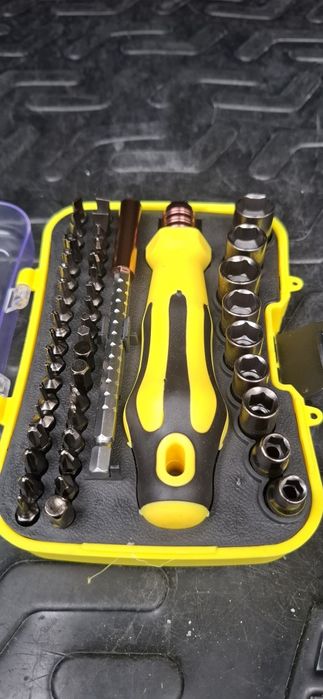 Набор профессиональных отвёрток.