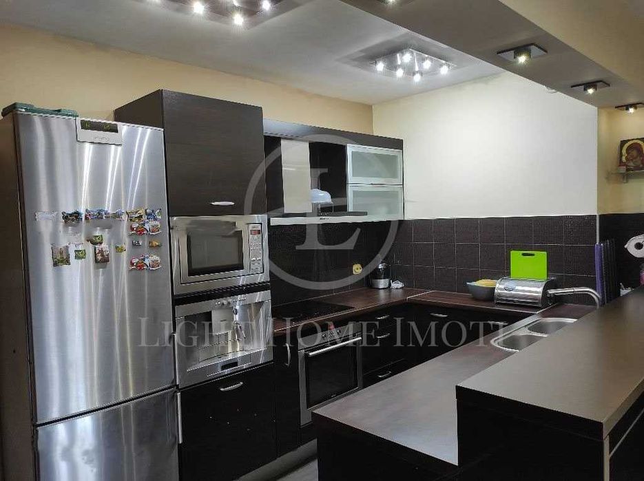 Продава се Тристаен апартамент в Пловдив, Кючук Париж - 109 кв.м за 1450 €/кв.м - Снимка #1