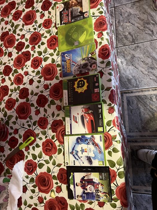 Vand sau scbimb XBOX 360 stare buna 300 de lei bucata