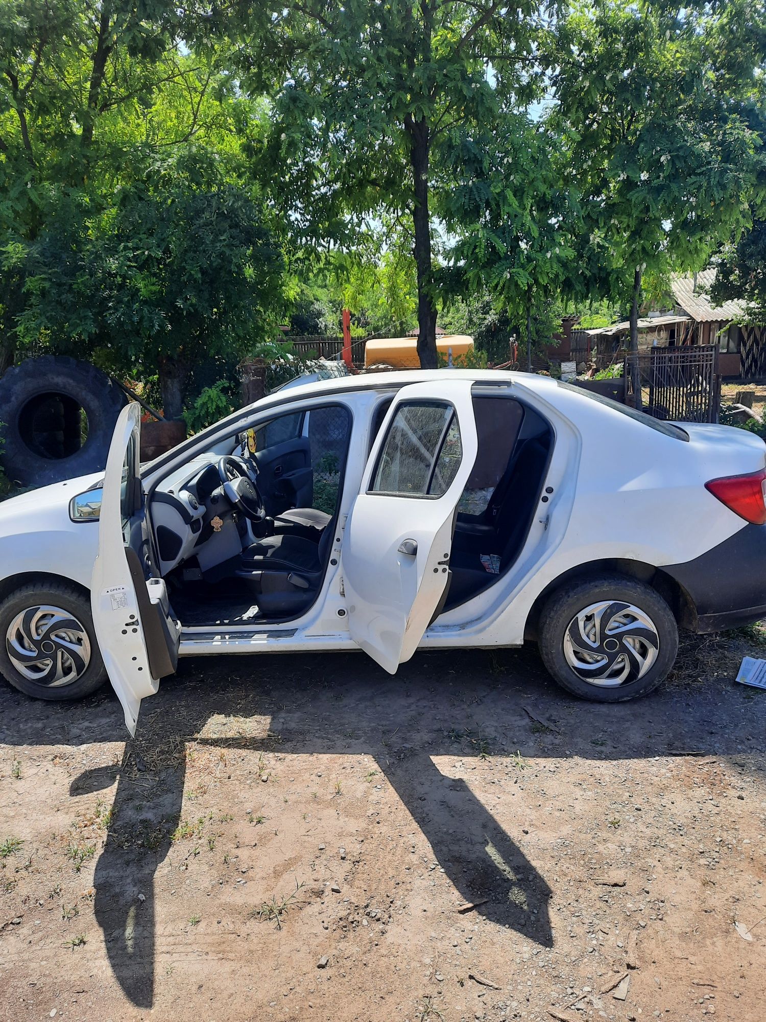Vand Logan 1.2 benzina