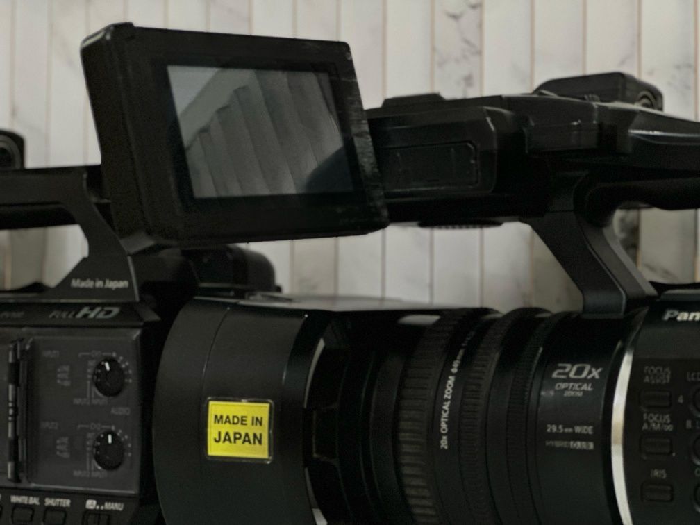 Panasonic HC PV100