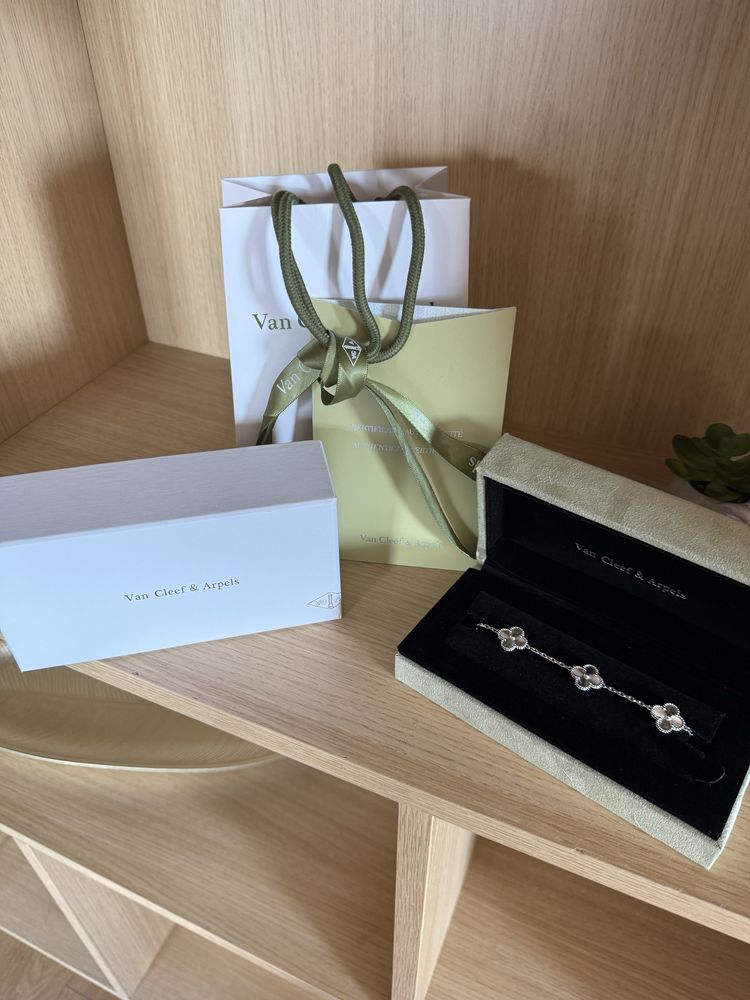 Нови Налични Гривни Van Cleef