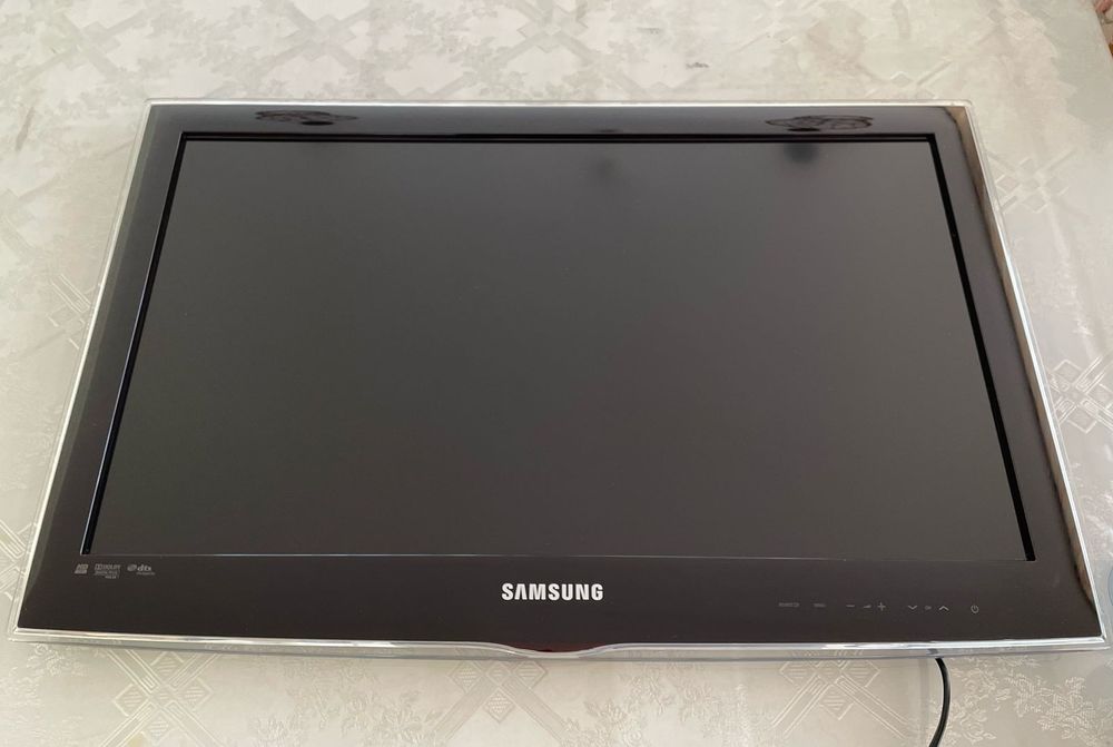 Телевизор LED 26" (66 см) Samsung UE26C4000