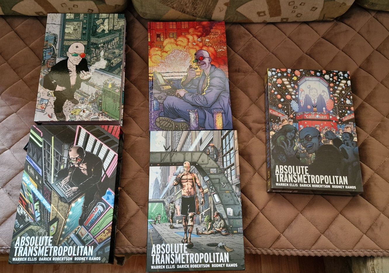 Banda desenata Transmetropolitan Absolute Edition