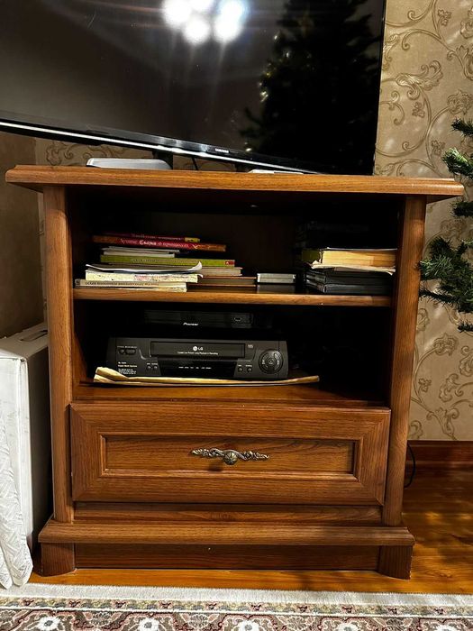 Продам тумбу для телевизора