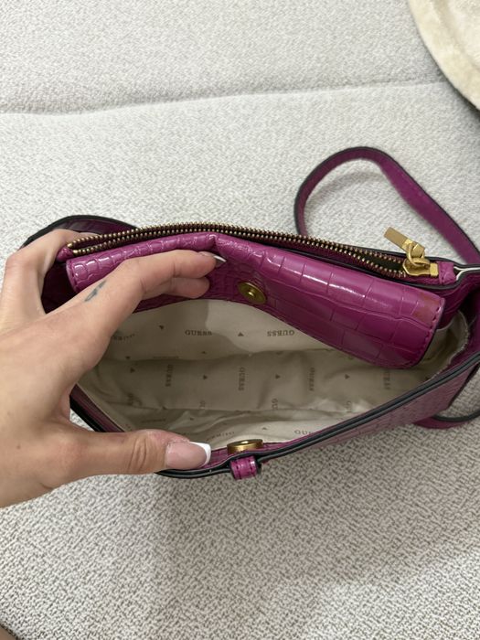 Оригинална чанта Guess