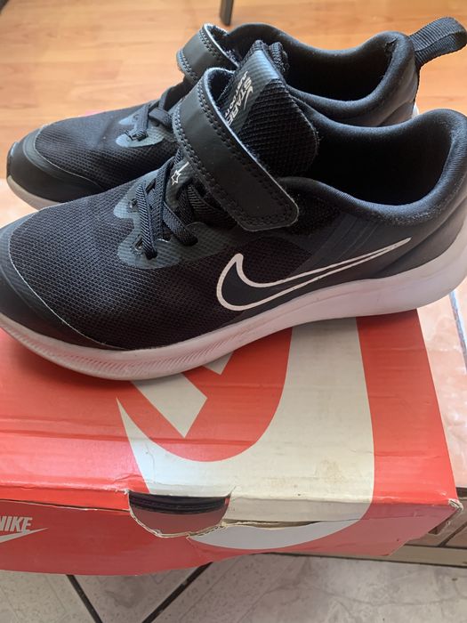 Adidasi Nike,marime 34,culoare negru,