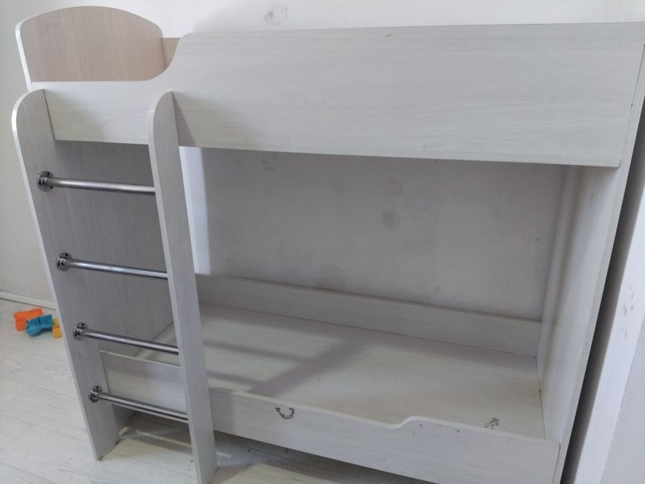 Двухярустная кровать для малышей