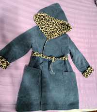 Куртка (пальто) на девочку 4-7 лет